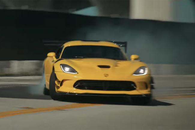 The last vipernbsp la video explosive de pennzoil avec la dodge viper acr 