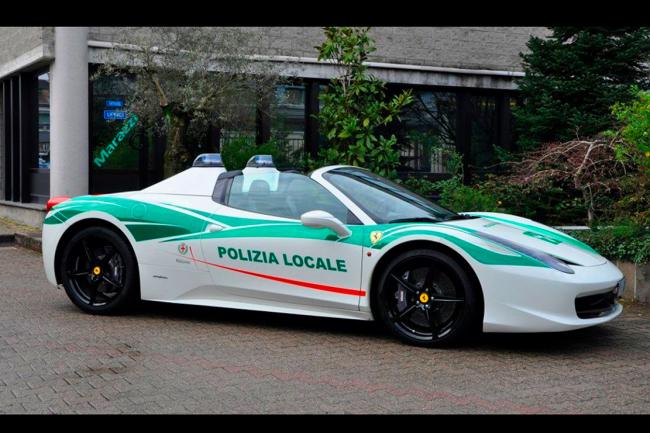 Une ferrari 458 spider pour la police de milan 