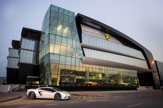 Lamborghini ouvre son plus grand showroom a dubai 