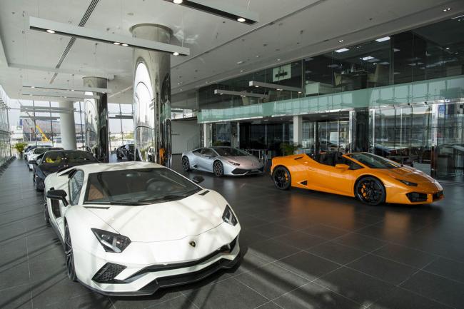 Lamborghini ouvre son plus grand showroom a dubai 