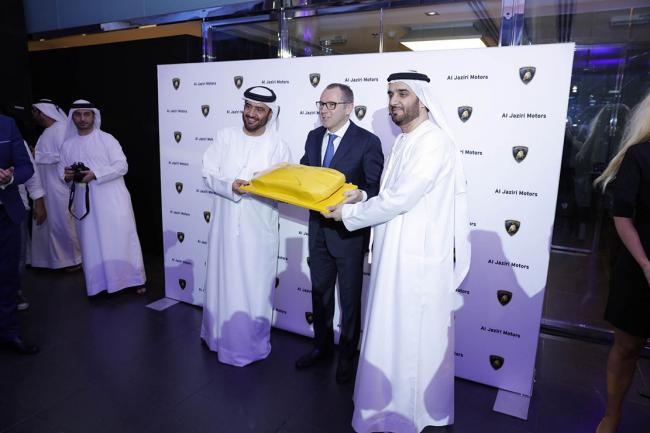 Lamborghini ouvre son plus grand showroom a dubai 