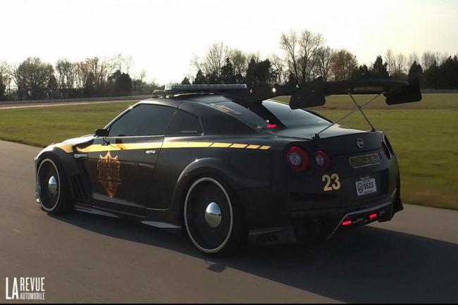 Nissan police pursuit 23 quand la gt r represente le code de la route 