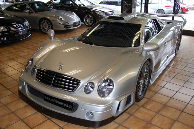 Une mercedes clk gtr a vendre pour patienter jusqu a la project one 