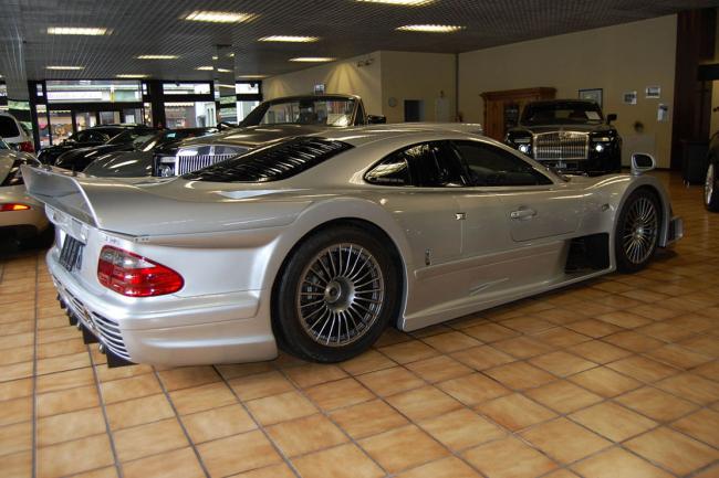 Une mercedes clk gtr a vendre pour patienter jusqu a la project one 