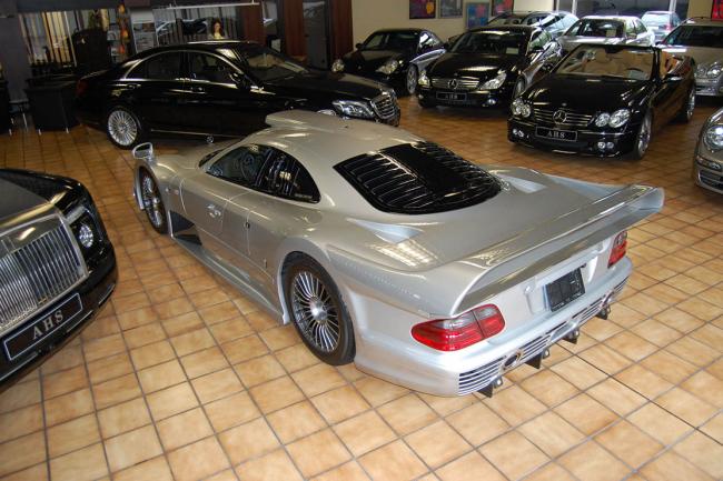 Une mercedes clk gtr a vendre pour patienter jusqu a la project one 