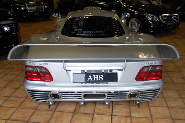 Une mercedes clk gtr a vendre pour patienter jusqu a la project one 