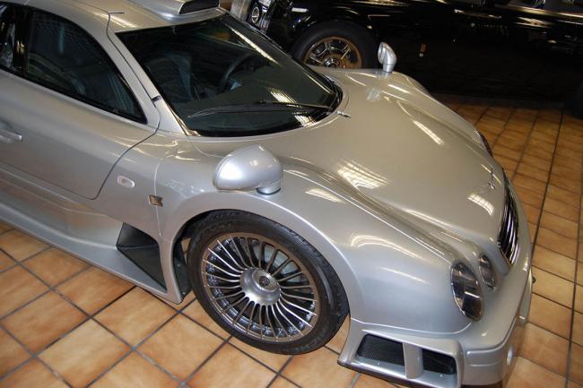 Une mercedes clk gtr a vendre pour patienter jusqu a la project one 