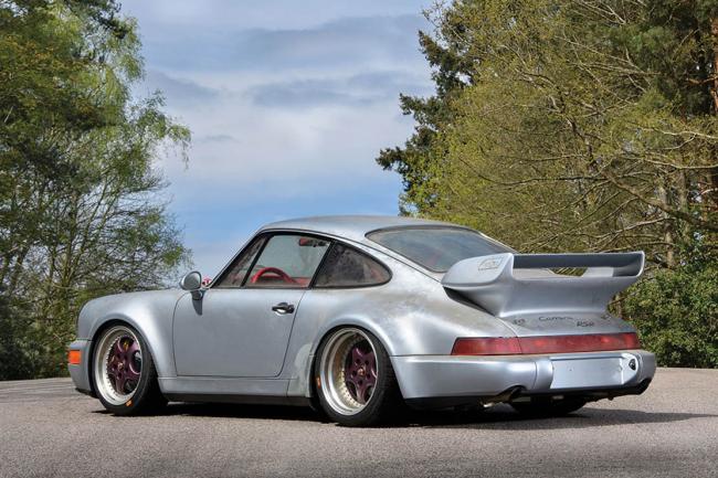 Une porsche 911 carrera rsr avec seulement 10 km au compteur 