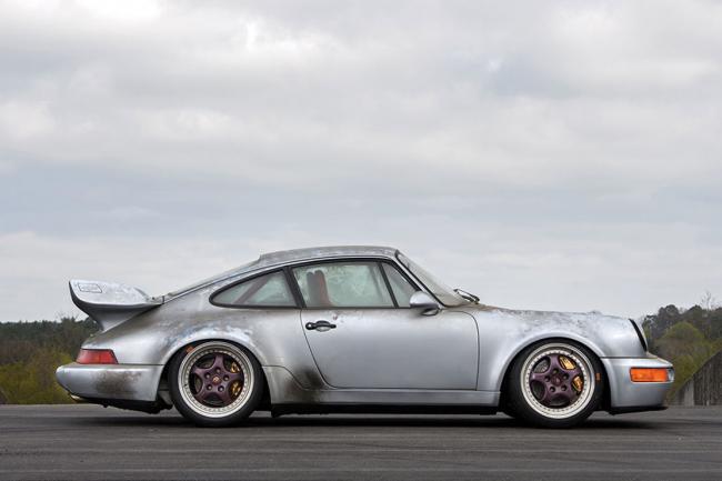 Une porsche 911 carrera rsr avec seulement 10 km au compteur 