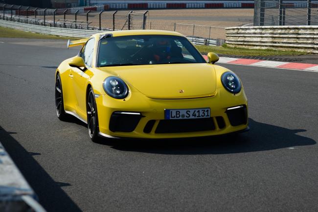 La porsche 911 gt3 signe un chrono de 7 12 sur le nurburgring 