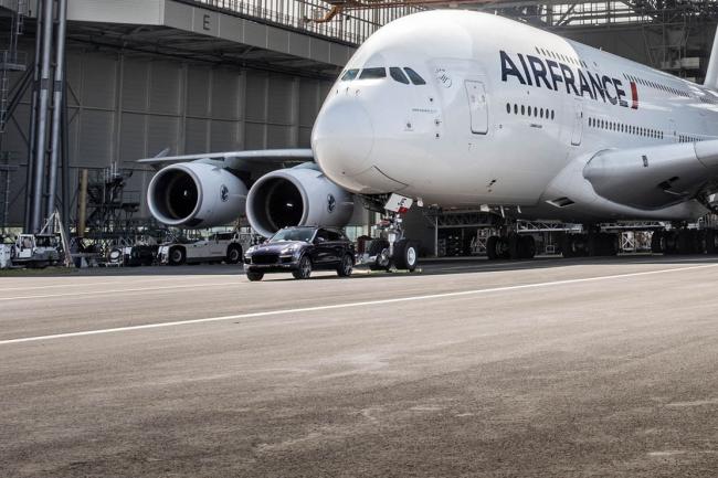 Record un porsche cayenne s diesel tracte un airbus a380 