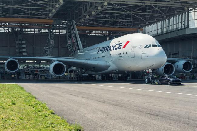 Record un porsche cayenne s diesel tracte un airbus a380 