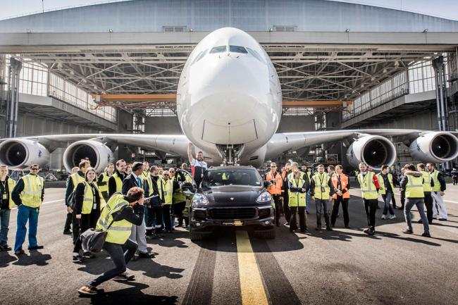 Record un porsche cayenne s diesel tracte un airbus a380 