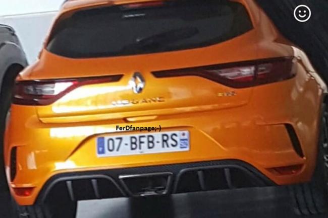 La prochaine renault megane rs se fait encore surprendre 