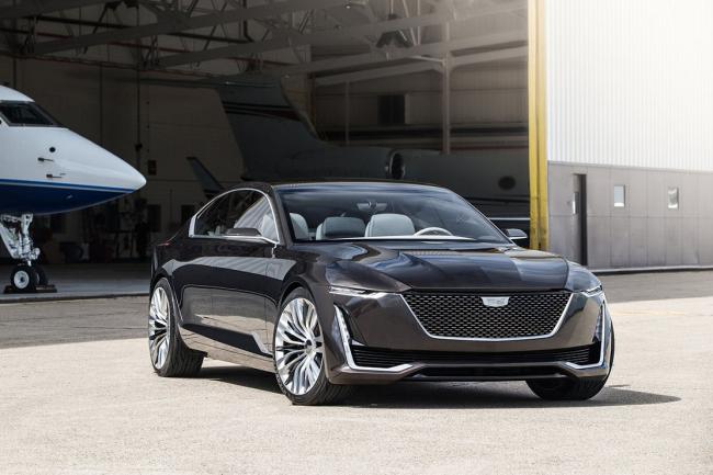 Cadillac attire les foules en concession avec l'Escala concept