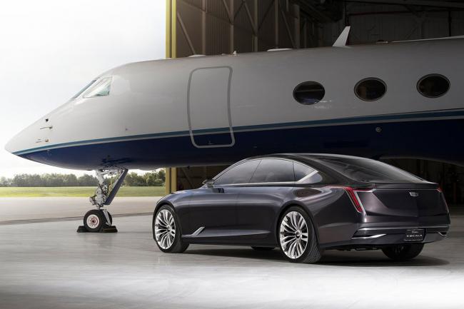 Cadillac attire les foules en concession avec l'Escala concept