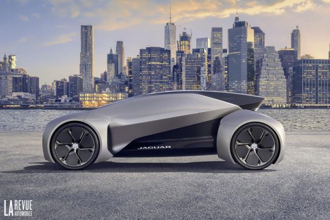 Jaguar future type concept le volant devient votre assistant personnel 