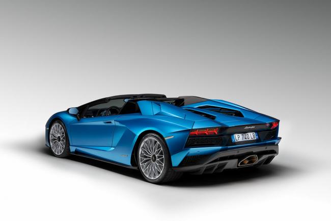 Lamborghini aventador s 740 ch a ciel ouvert 