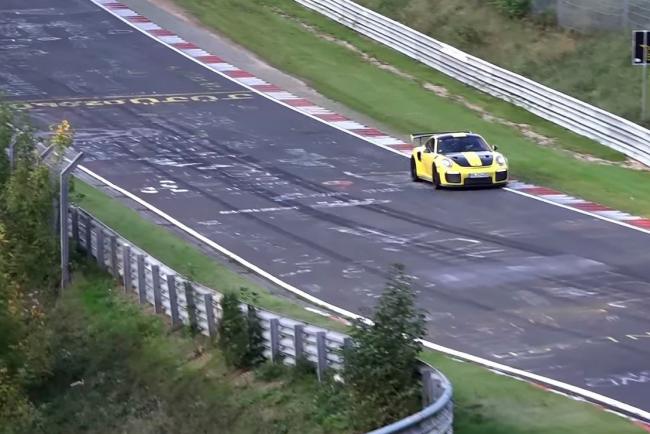 La porsche 911 gt2 rs s attaque au nurburgring 