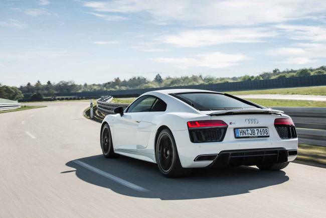 Audi r8 rws ideale pour faire le show dans le parking 