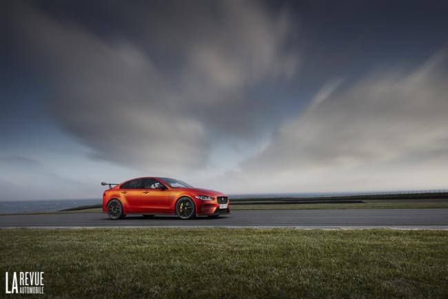 La jaguar xe sv project 8 vise un record sur le nurburgring 