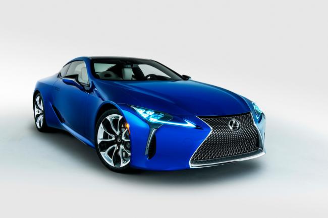 Lexus lc black panther pour se prendre pour un superheros 