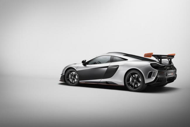 Mclaren mso r ne pouvant se decider il commande les deux 