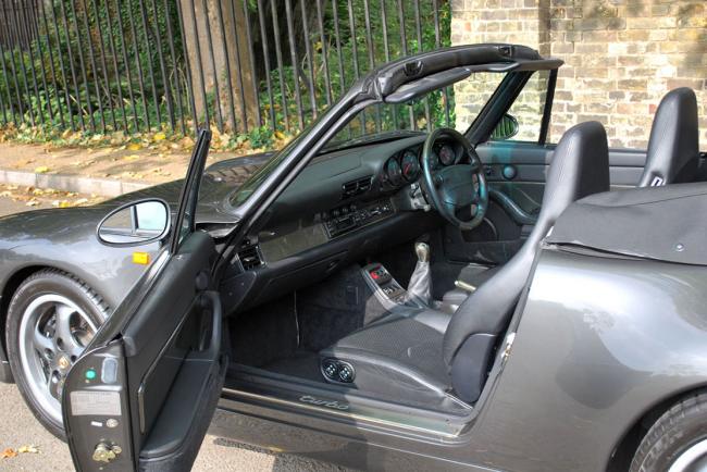 Une porsche 993 turbo cabriolet unique aux encheres 