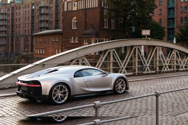 Une francaise a la laquo porte sur le monde raquo la bugatti chiron arrive a hambourg 