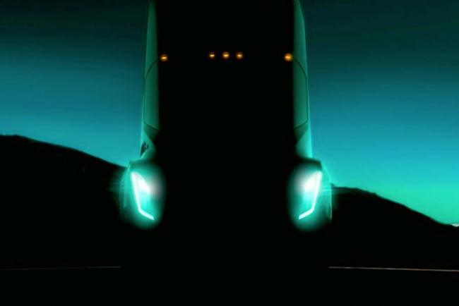 Tesla va presenter le camion tout electrique le mois prochain 