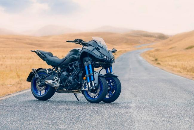 Yamaha niken une moto sportive a trois roues