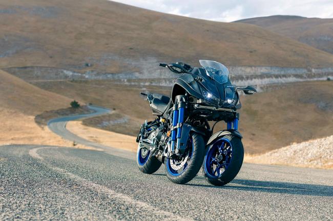 Yamaha niken une moto sportive a trois roues