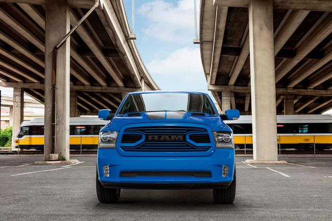 Dodge ram 1500 une version hydro blue sport special edition 