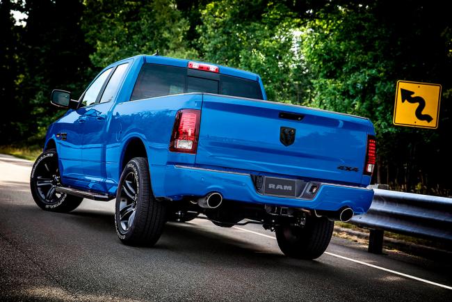 Dodge ram 1500 une version hydro blue sport special edition 