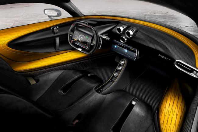 Hennessey venom f5 l habitacle se montre 