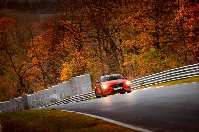 Jaguar xe sv project 8 record des berlines sur la nordschleife 