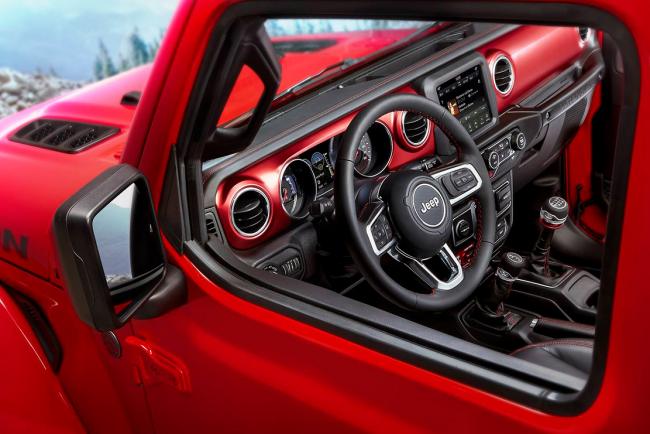 Jeep wrangler 2018 l habitacle se montre 