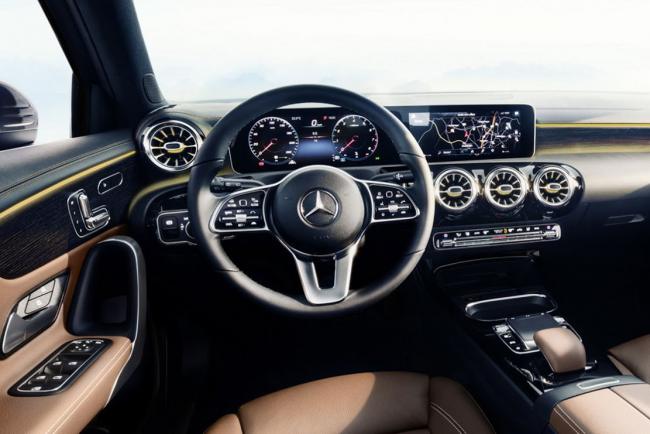 La prochaine mercedes classe a montre son superbe habitacle 