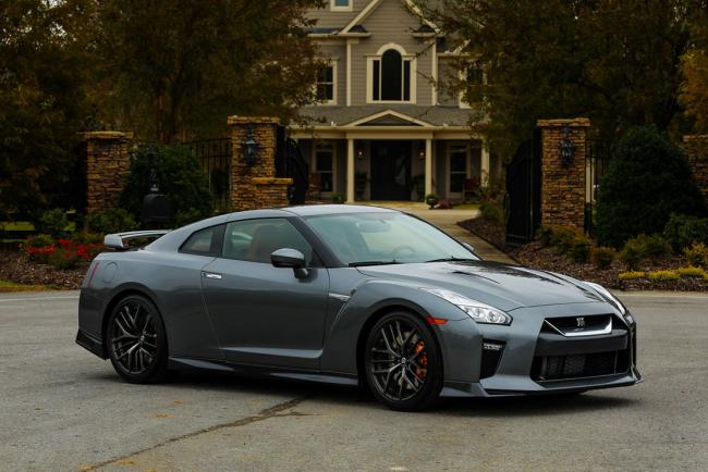 Nissan gt r pure une entree de gamme a moins de 100 000 dollars 