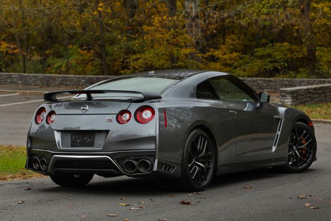 Nissan gt r pure une entree de gamme a moins de 100 000 dollars 