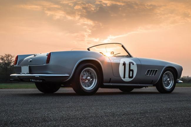 Une rare ferrari 250 gt california vendue 17 99 millions de dollars 