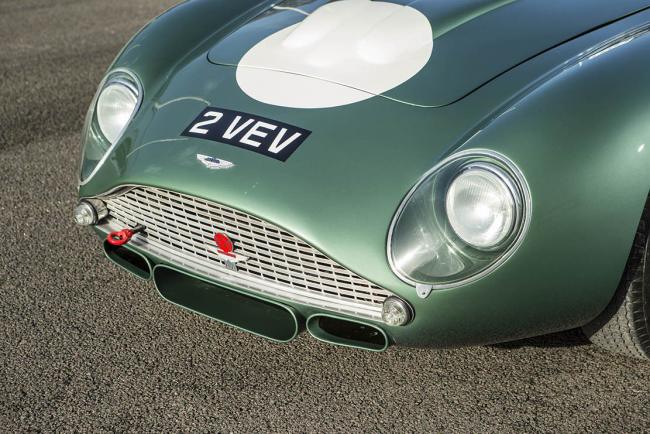 Une aston martin db4 gt zagato vise un record aux encheres 