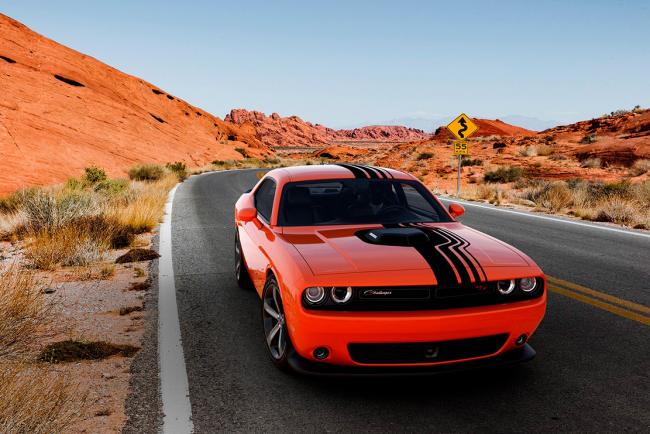 Dodge challenger 2018 des couleurs retro et un pack 