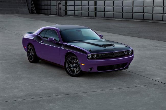 Dodge challenger 2018 des couleurs retro et un pack 