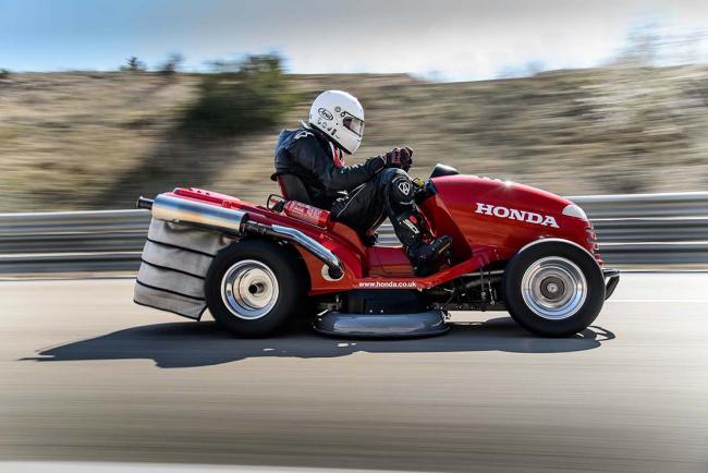 Honda vise les 215 km h avec sa tondeuse a moteur de cbr 1000 