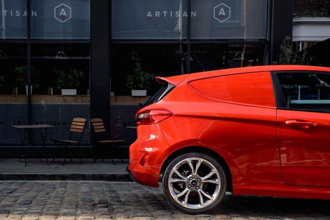 Ford fiesta van un utilitaire connecte et urbain 