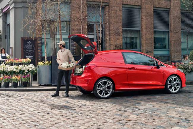 Ford fiesta van un utilitaire connecte et urbain 