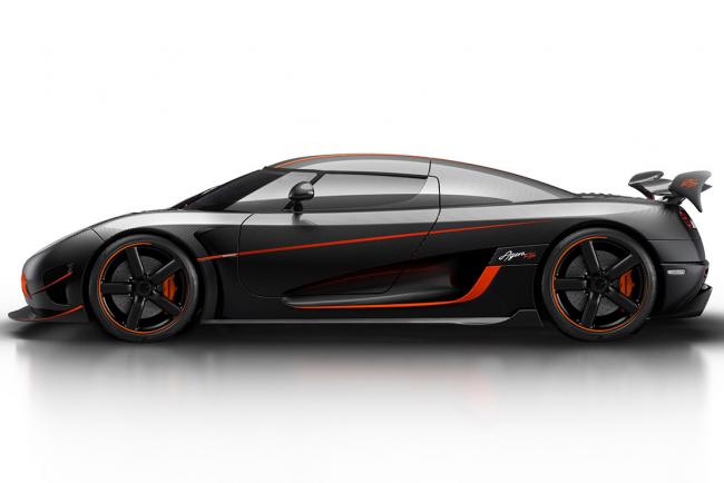 Koenigsegg agera rs la cour est vide 