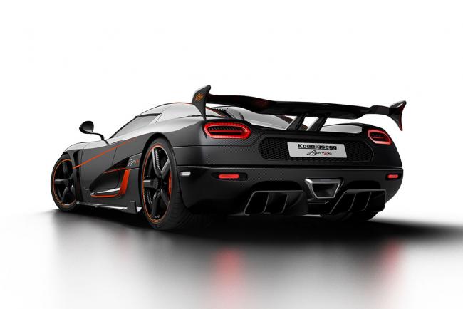 Koenigsegg agera rs la cour est vide 