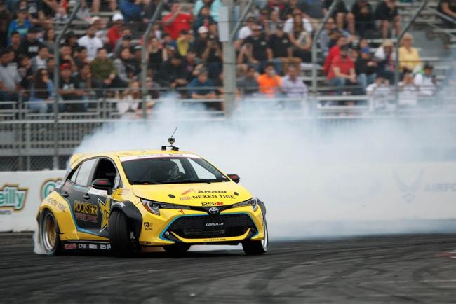 La toyota corolla grimpe a plus de 1 000 ch en formula drift 